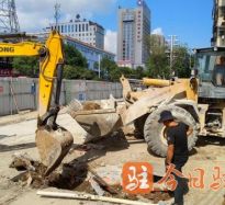 美女被JJ操高温下的坚守｜道路建设者用汗水铺就畅通路